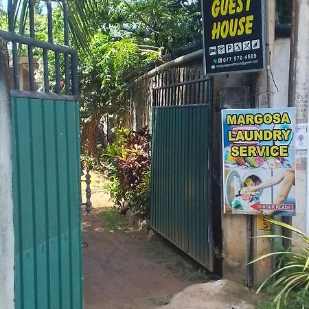 Margosa Guesthouse Mirissa Exterior photo